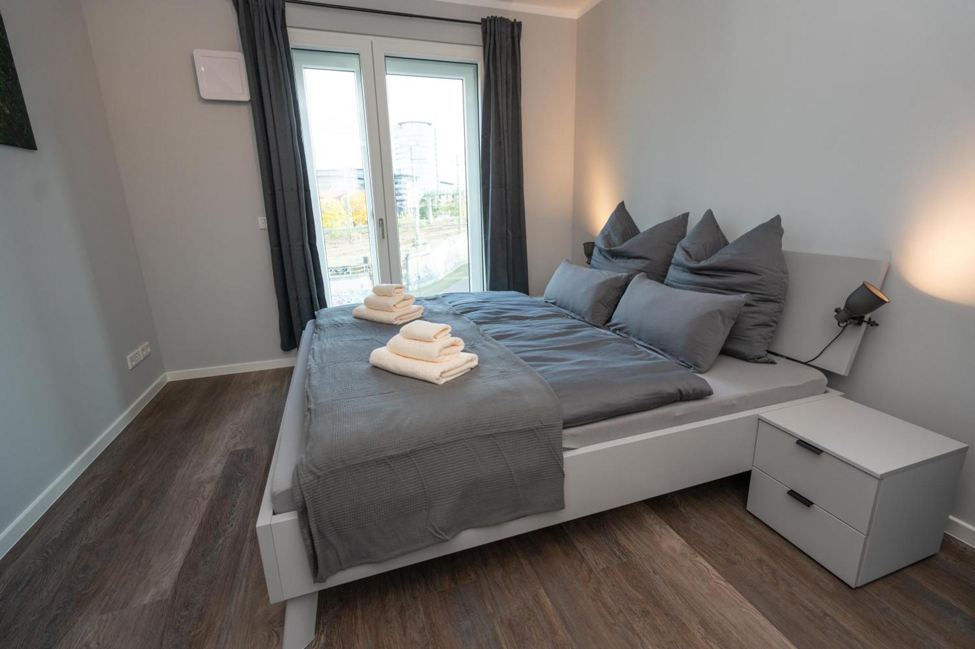 Cozy City Dream Apartment Mit Terrasse Und Parkplatz - 90M² Dresden Bagian luar foto