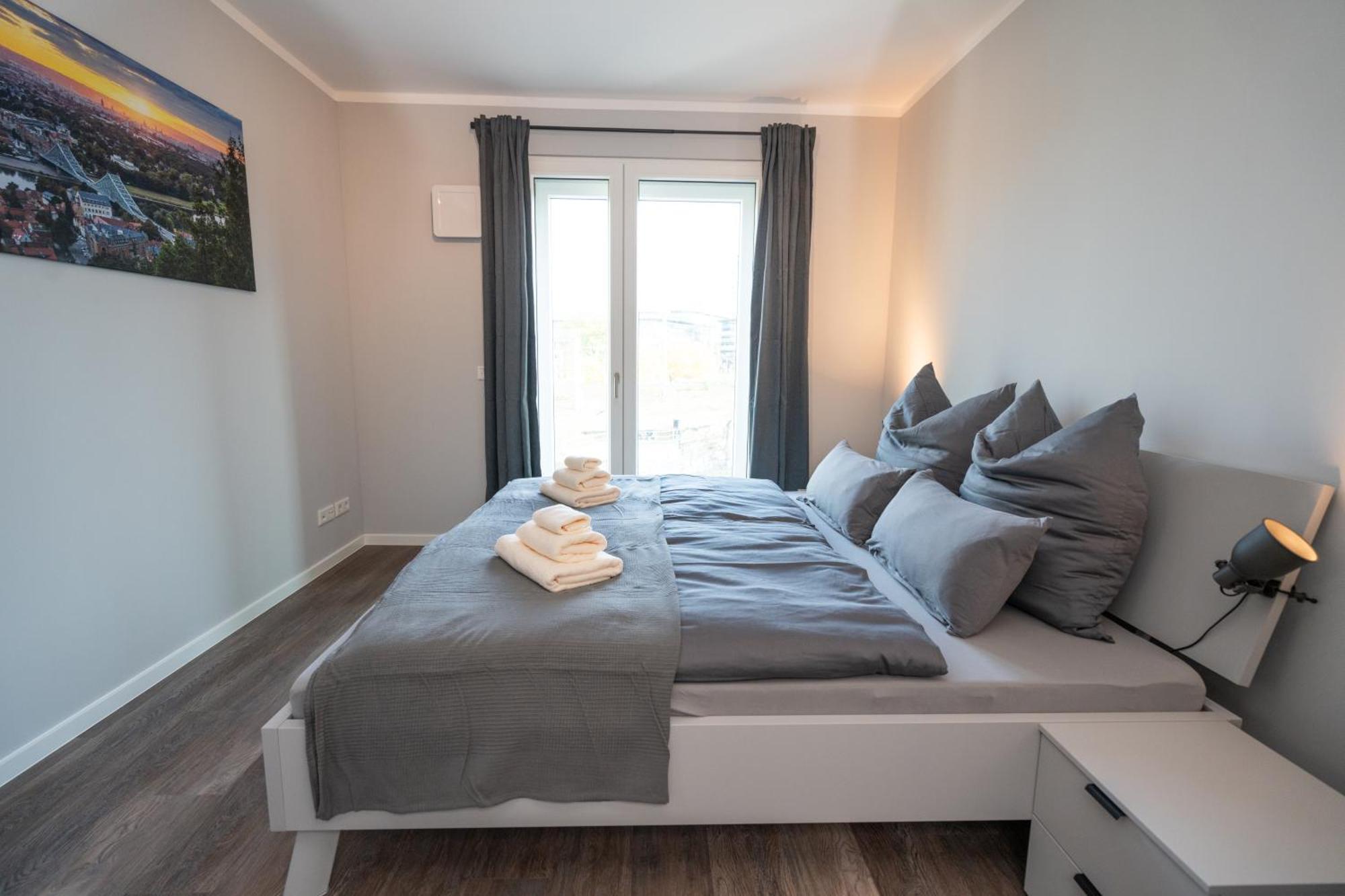 Cozy City Dream Apartment Mit Terrasse Und Parkplatz - 90M² Dresden Bagian luar foto