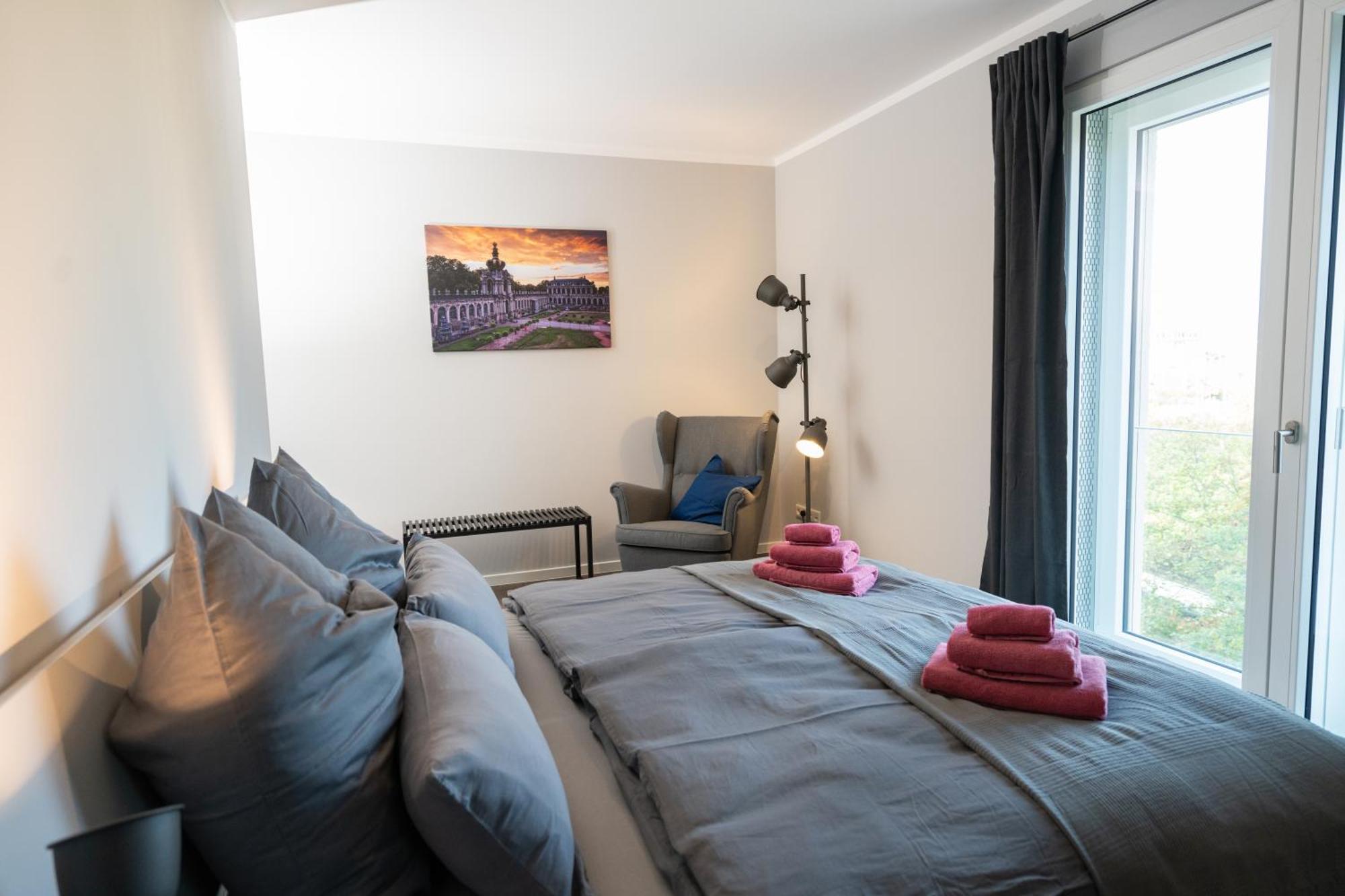 Cozy City Dream Apartment Mit Terrasse Und Parkplatz - 90M² Dresden Bagian luar foto